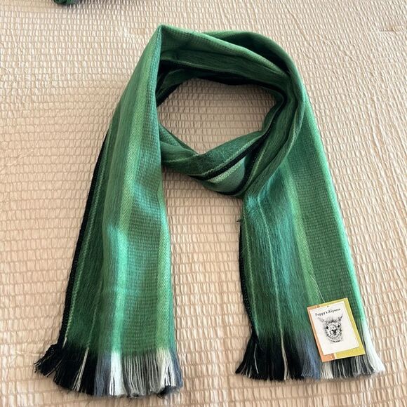 Beautiful alpaca scarf from Ecuador so soft and warm! - Picture 9 of 9